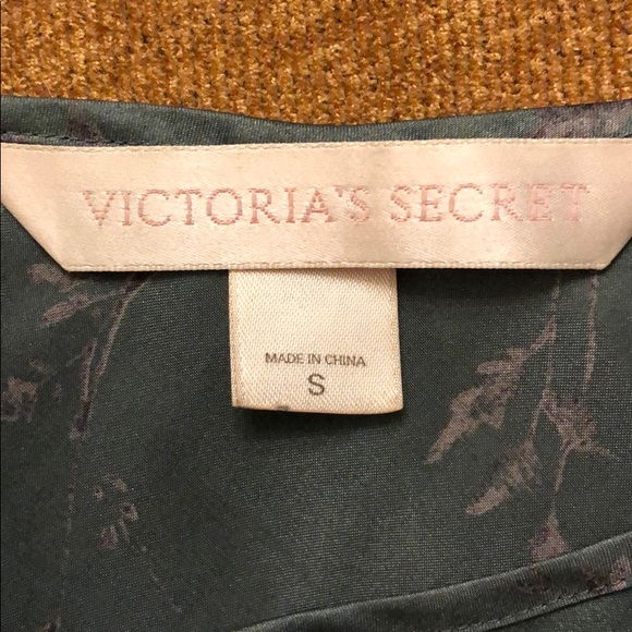 Victoria Secret Silk Tank Top - Picture 6 of 6